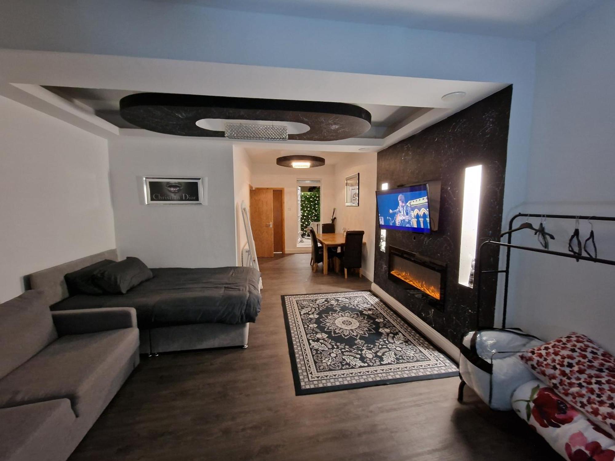 Apartment 31 London Road Sleeps 4 *